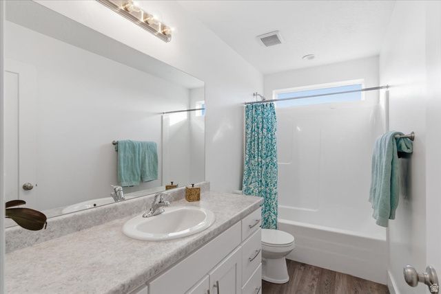 340 E BELLA VIDA DR, North Salt Lake, UT 84054