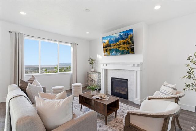 340 E BELLA VIDA DR, North Salt Lake, UT 84054