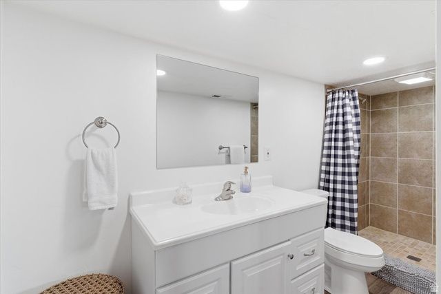 340 E BELLA VIDA DR, North Salt Lake, UT 84054