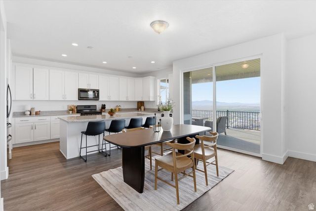 340 E BELLA VIDA DR, North Salt Lake, UT 84054
