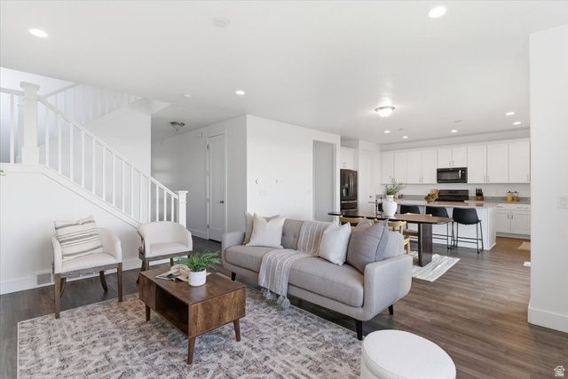 340 E BELLA VIDA DR, North Salt Lake, UT 84054