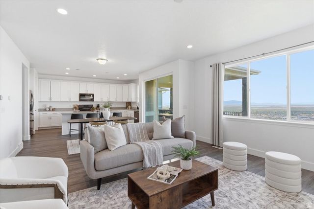 340 E BELLA VIDA DR, North Salt Lake, UT 84054