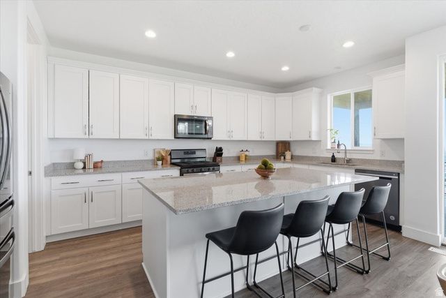 340 E BELLA VIDA DR, North Salt Lake, UT 84054