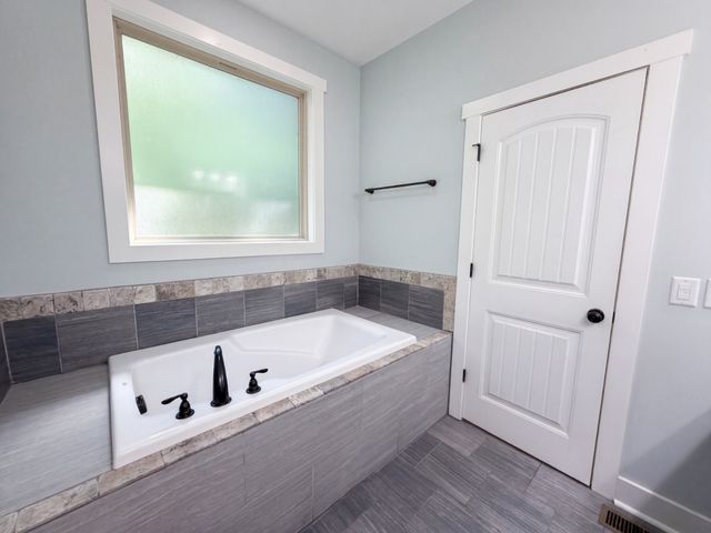 2155 Savage Creek Dr, Springfield, TN 37172