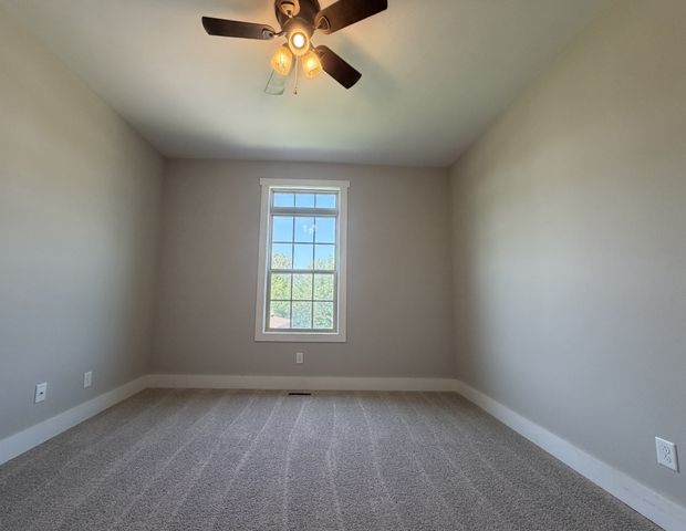 2155 Savage Creek Dr, Springfield, TN 37172