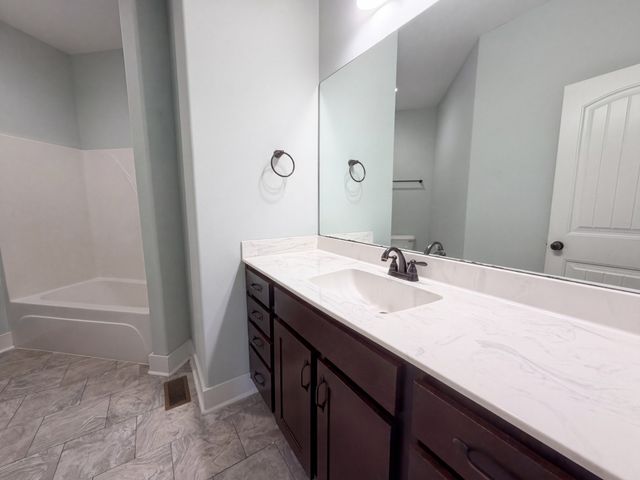 2155 Savage Creek Dr, Springfield, TN 37172