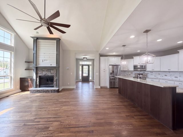 2155 Savage Creek Dr, Springfield, TN 37172
