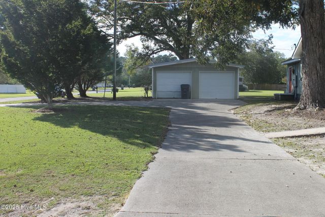 283 Kit Horne Road, Whiteville, NC 28472