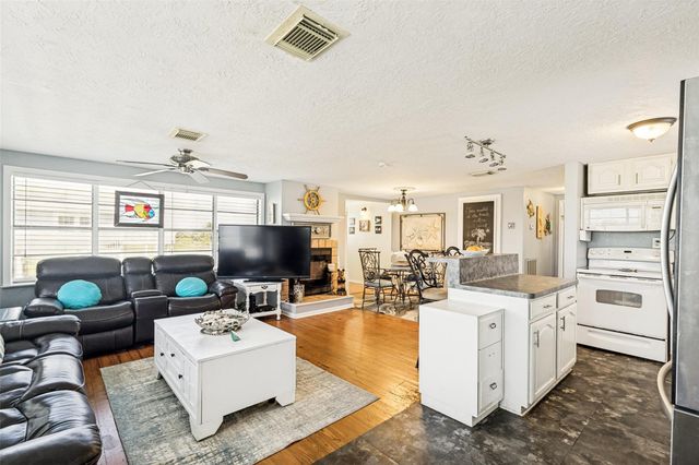 3915 1st Street, Galveston, TX 77554