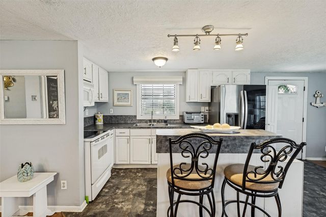 3915 1st Street, Galveston, TX 77554