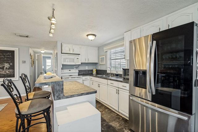 3915 1st Street, Galveston, TX 77554