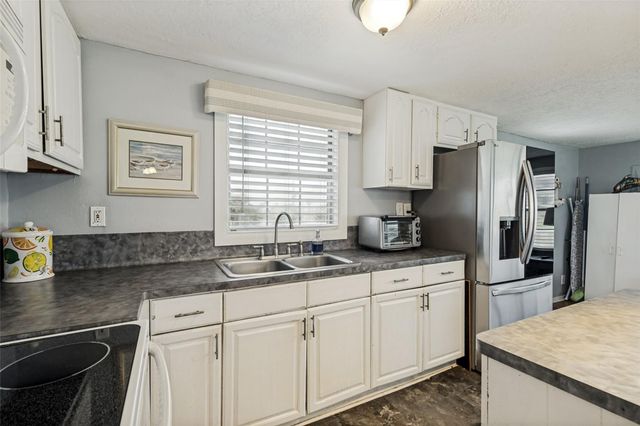 3915 1st Street, Galveston, TX 77554