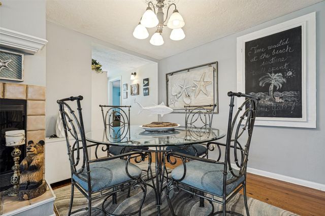 3915 1st Street, Galveston, TX 77554