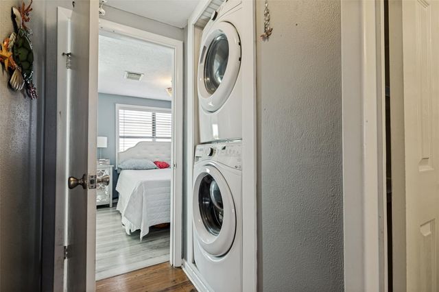 3915 1st Street, Galveston, TX 77554
