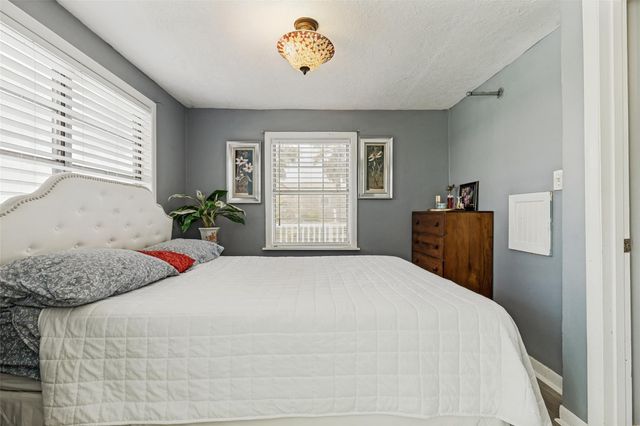 3915 1st Street, Galveston, TX 77554