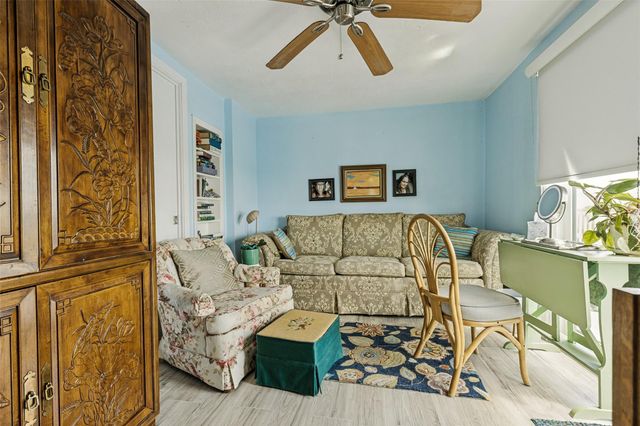3915 1st Street, Galveston, TX 77554