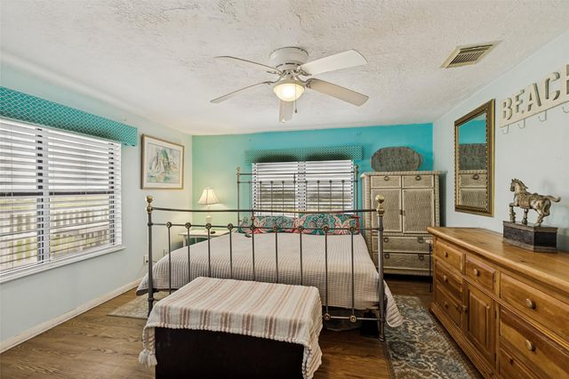 3915 1st Street, Galveston, TX 77554