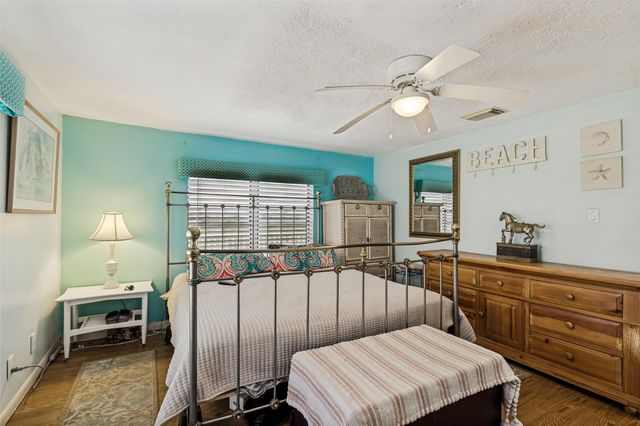 3915 1st Street, Galveston, TX 77554