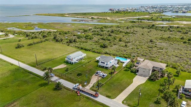 3915 1st Street, Galveston, TX 77554