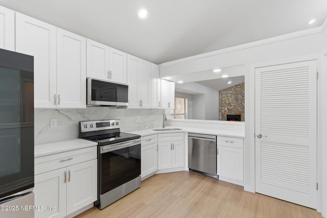 10800 OLD ST AUGUSTINE Road 306, Jacksonville, FL 32257