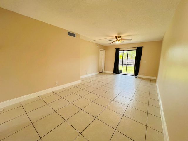 21890 Lake Forest Circle 101, Boca Raton, FL 33433