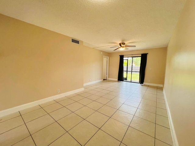 21890 Lake Forest Circle 101, Boca Raton, FL 33433