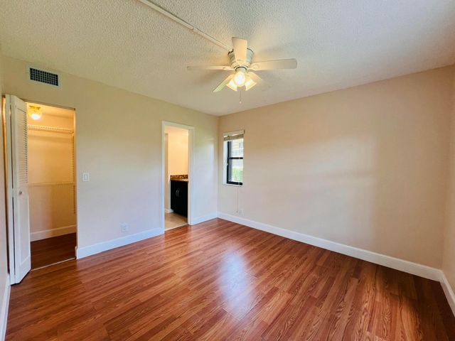 21890 Lake Forest Circle 101, Boca Raton, FL 33433