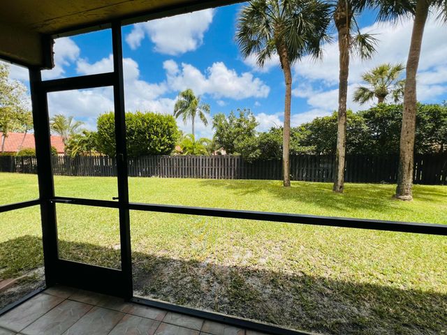 21890 Lake Forest Circle 101, Boca Raton, FL 33433