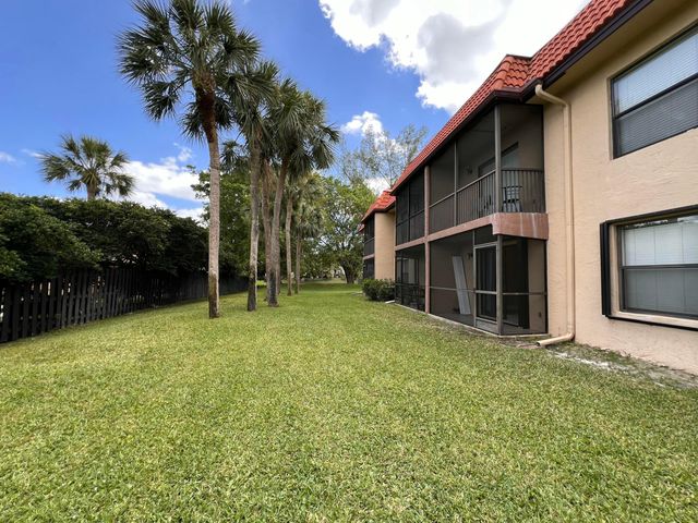 21890 Lake Forest Circle 101, Boca Raton, FL 33433