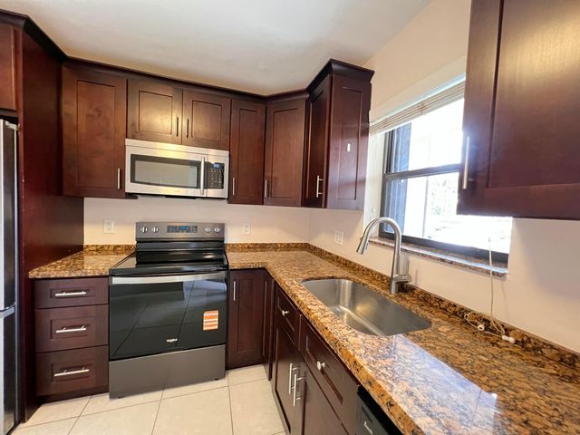 21890 Lake Forest Circle 101, Boca Raton, FL 33433