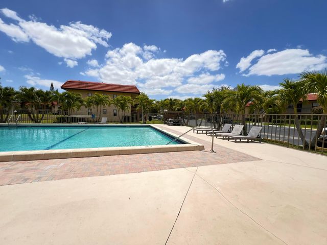 21890 Lake Forest Circle 101, Boca Raton, FL 33433