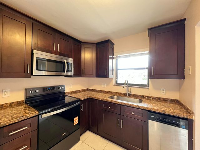 21890 Lake Forest Circle 101, Boca Raton, FL 33433