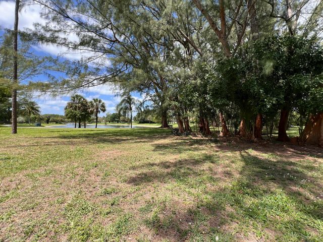 21890 Lake Forest Circle 101, Boca Raton, FL 33433