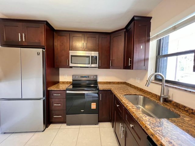 21890 Lake Forest Circle 101, Boca Raton, FL 33433