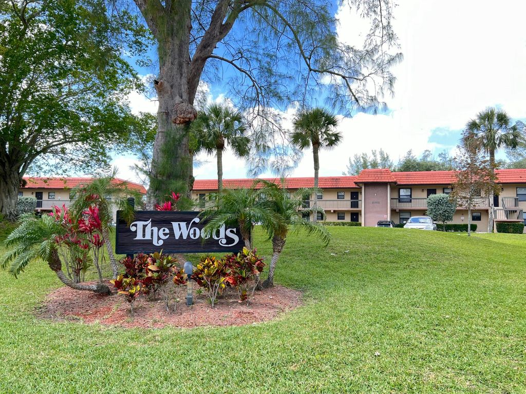 21890 Lake Forest Circle 101, Boca Raton, FL 33433