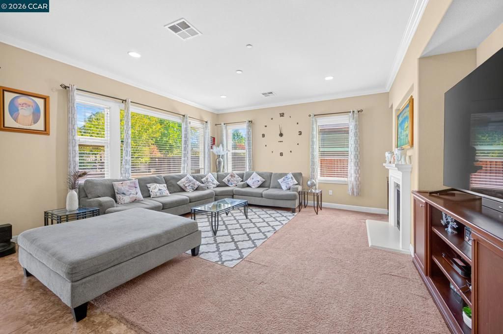 Image 6 of property listing at 9701 Sara Ann Ct, Dublin, CA 94568