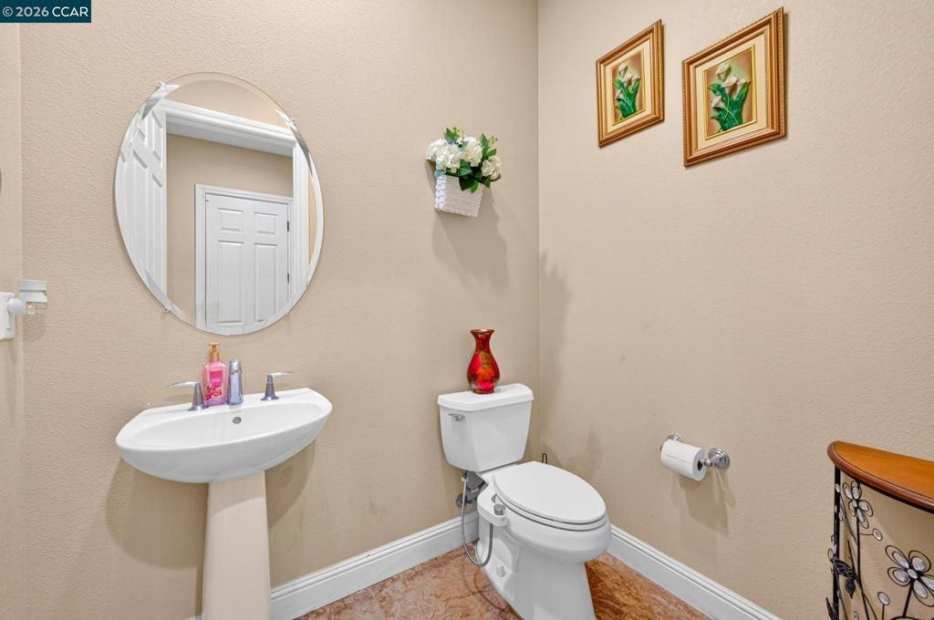 Image 9 of property listing at 9701 Sara Ann Ct, Dublin, CA 94568