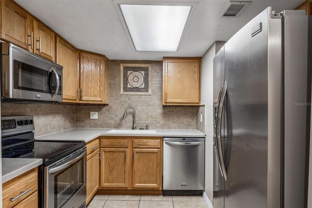 904 LAKE DESTINY ROAD H, Altamonte Springs, FL 32714