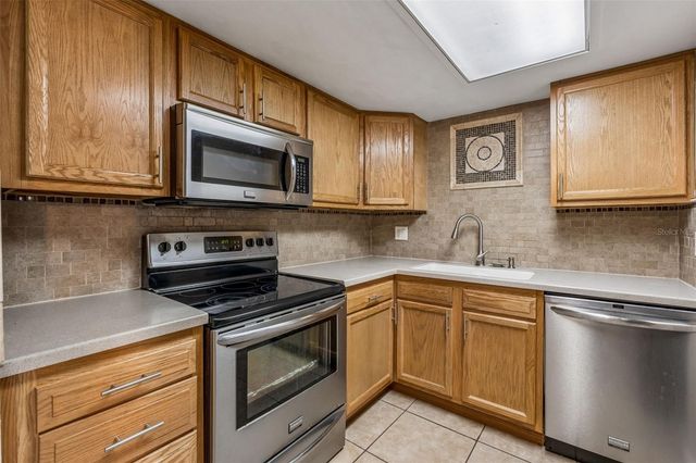 904 LAKE DESTINY ROAD H, Altamonte Springs, FL 32714