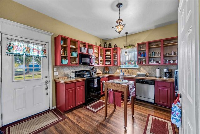 704 6th St, Elgin, OK 73538