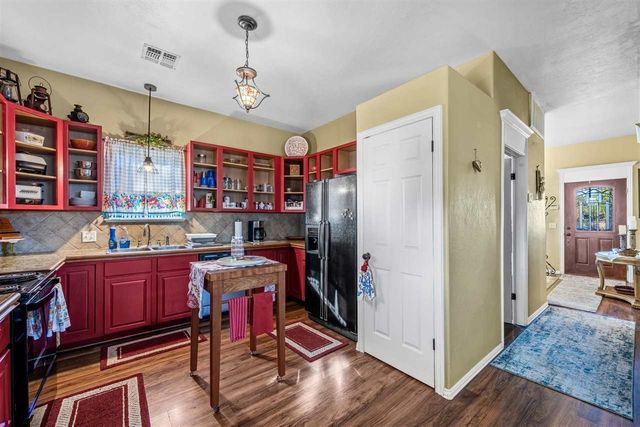 704 6th St, Elgin, OK 73538