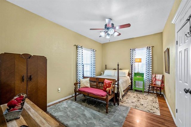 704 6th St, Elgin, OK 73538