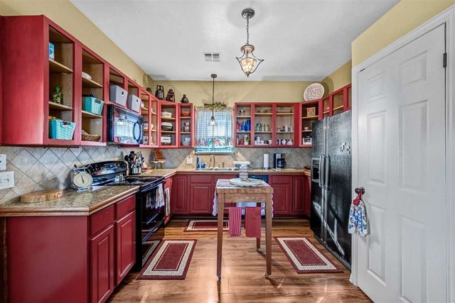 704 6th St, Elgin, OK 73538