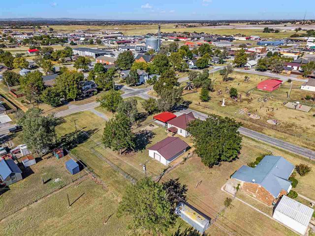 704 6th St, Elgin, OK 73538