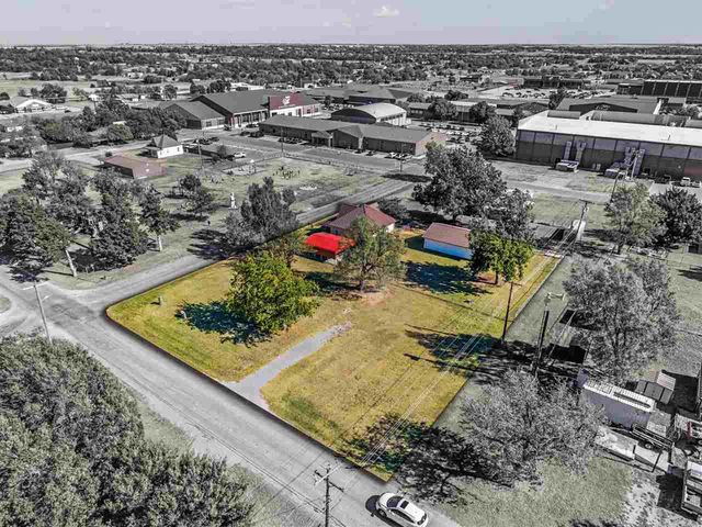 704 6th St, Elgin, OK 73538