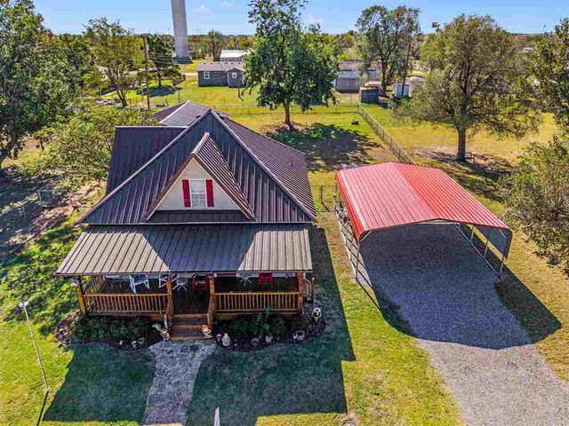 704 6th St, Elgin, OK 73538