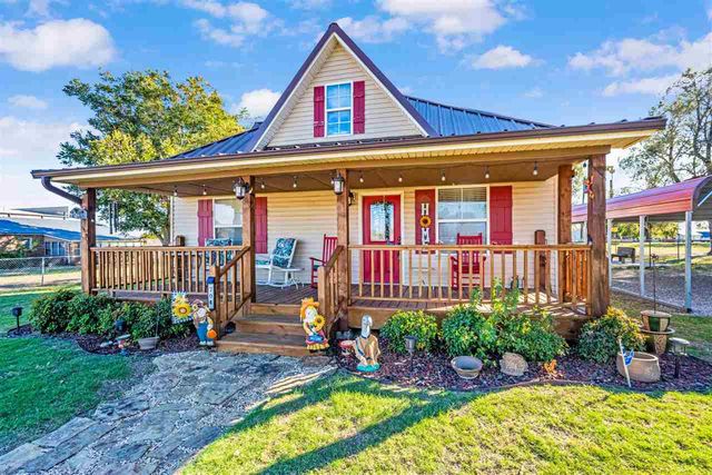 704 6th St, Elgin, OK 73538