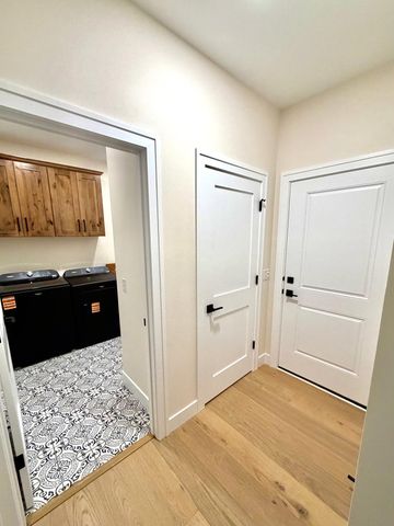 7960 N Westnedge Avenue, Cooper Twp, MI 49009