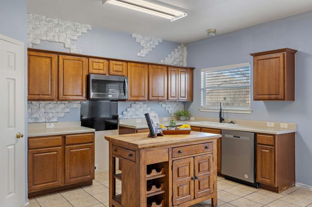 114 Almquist ST, Hutto, TX 78634