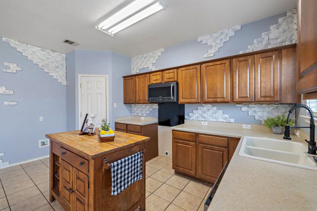 114 Almquist ST, Hutto, TX 78634